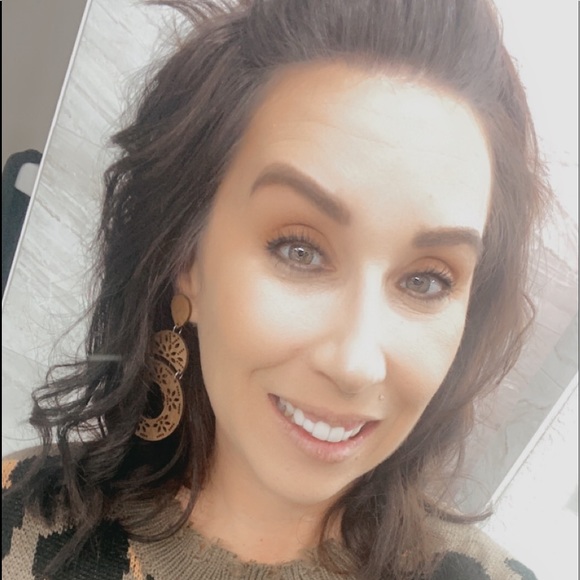 Meet your Posher, Melissa - Picture 1 of 1